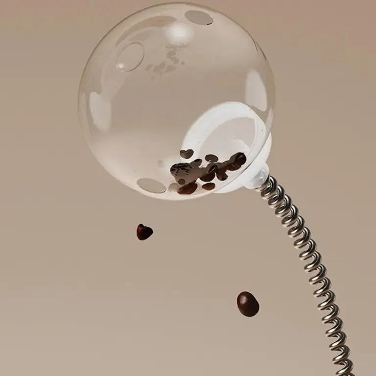 Gros plan balle distributeur friandises pour chat